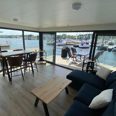 Urlaub Auf Dem Wasser Mit Einmaligen Ausblick - Well Hausboote Boltenhagen 10 Экстерьер фото